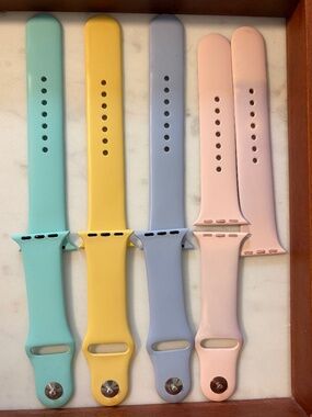 5 for $20: Apple Watch silicone bands 38/40/41mm